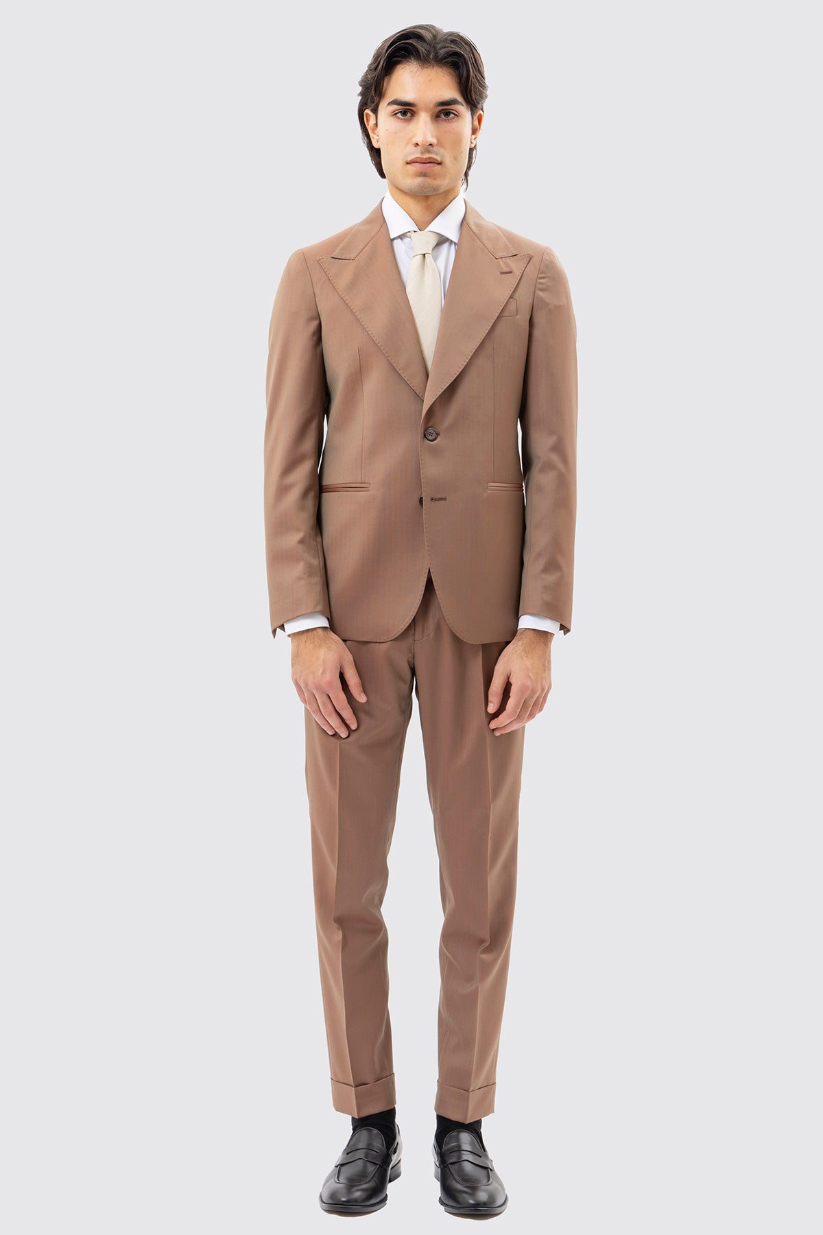 Abito monopetto fango solaro uomo in fresco lana vitale barberis canonico con rever a lancia tasche a filo .