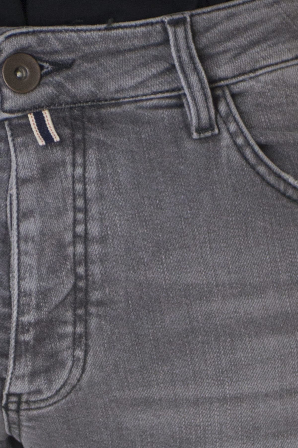 Jeans uomo slim grigio chiaro elasticizzato con sabbiature 5 tasche