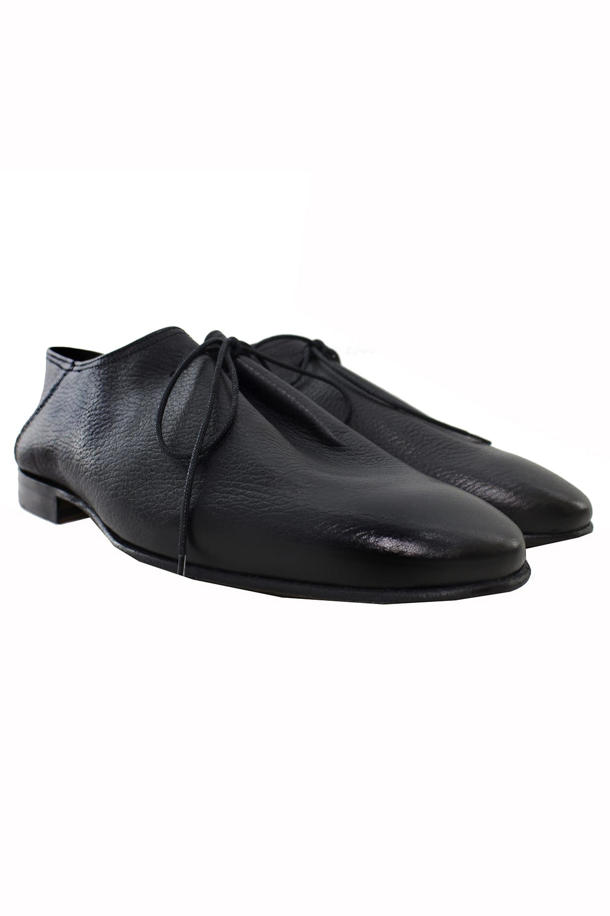Scarpe basse da uomo nere in vera pelle con chiusura laccio e suola in cuoio made in italy