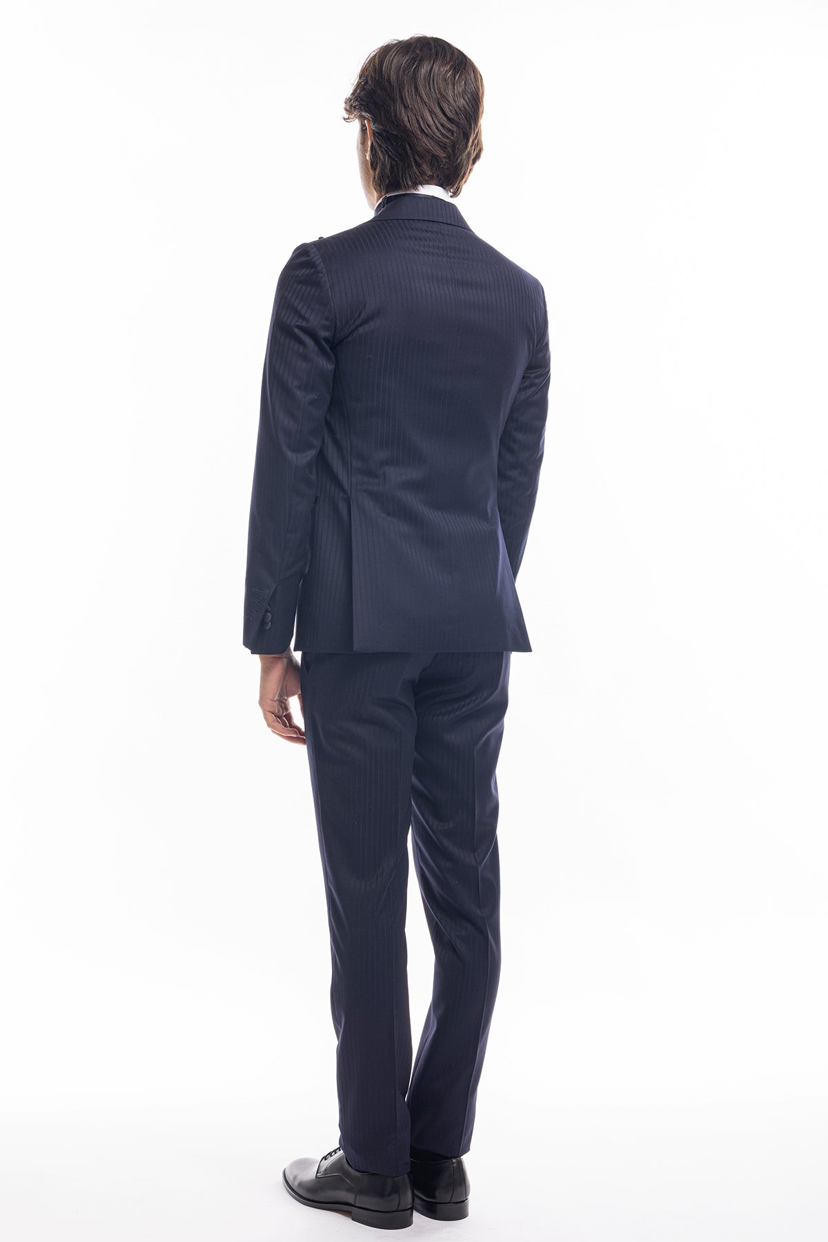 Abito uomo monopetto gessato fondo blu slim fit rever a lancia larga in seta