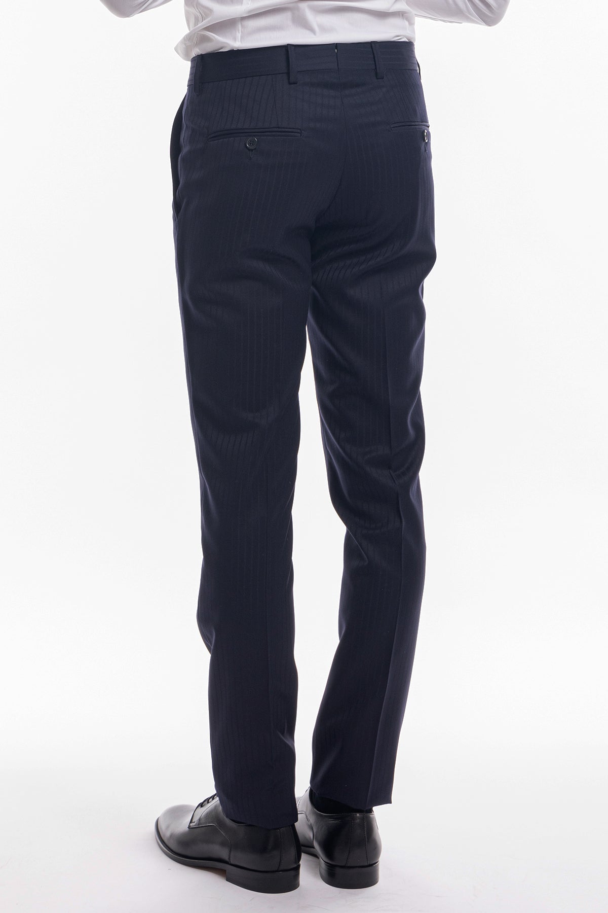 Abito uomo monopetto gessato fondo blu slim fit rever a lancia larga in seta
