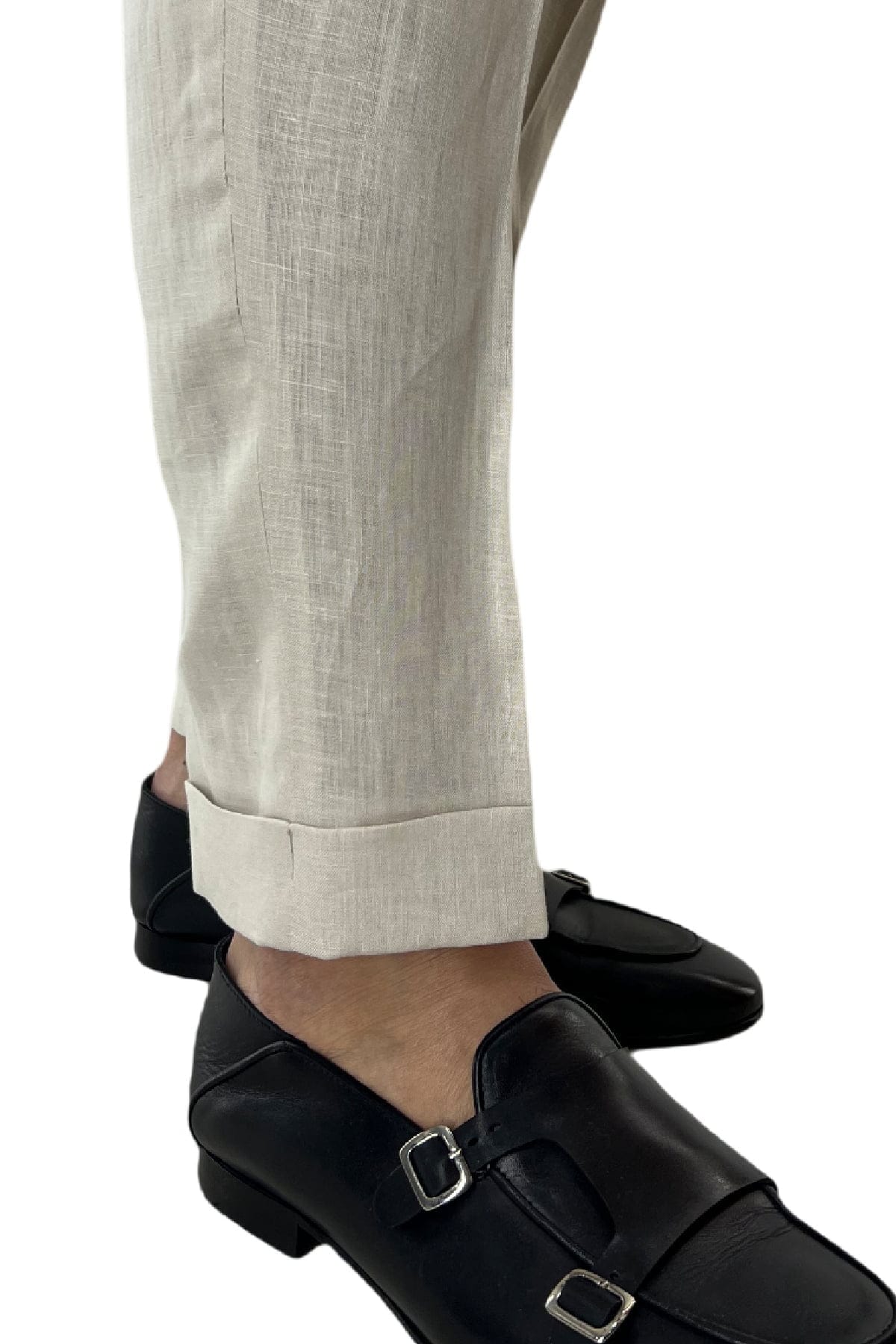 Pantalone uomo beige in lino 100% vita alta con pinces fibbie laterali e risvolto 4cm