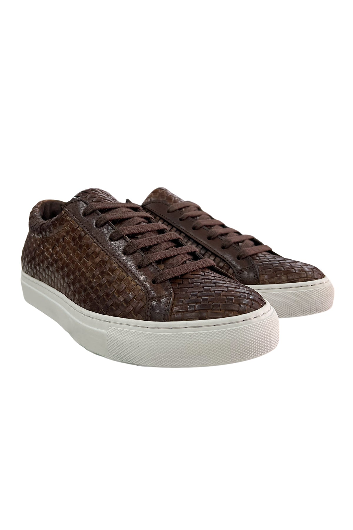 Sneakers uomo marroni in vera pelle intrecciata con suola in gomma bianca made in italy.