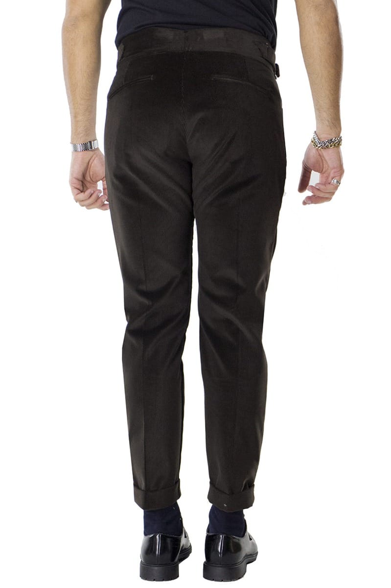 Pantaloni velluto a costine marrone slim fit vita alta con pinces fibbia laterale e risvolto