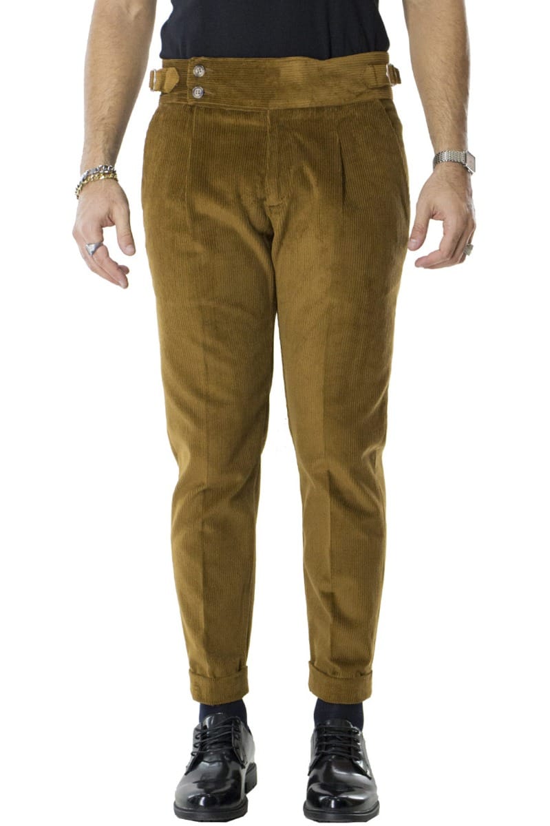 Pantalone uomo velluto tegola slim fit vita alta con pinces fibbia laterale e risvolto made in Italy