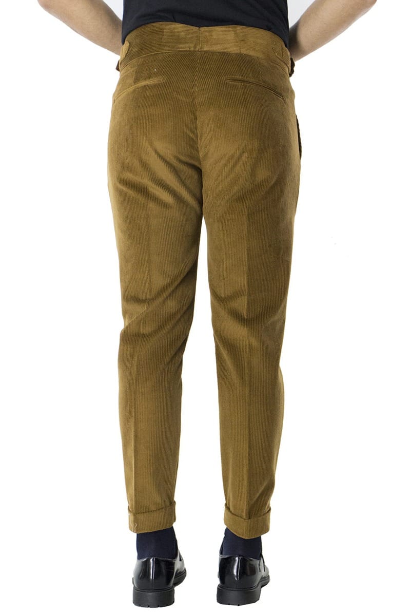 Pantalone uomo velluto tegola slim fit vita alta con pinces fibbia laterale e risvolto made in Italy