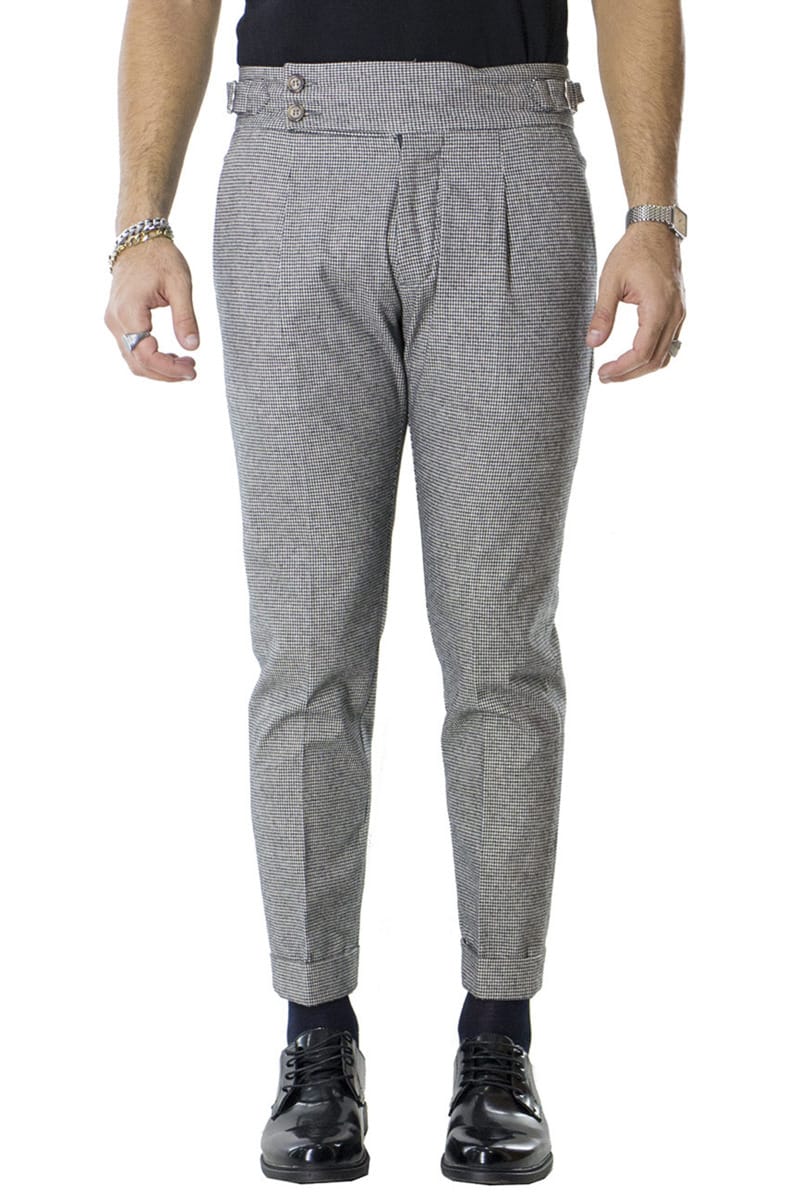Pantalone uomo vita alta fantasia pied de poule nero bianco in lana slim fit con pinces fibbia e risvolto