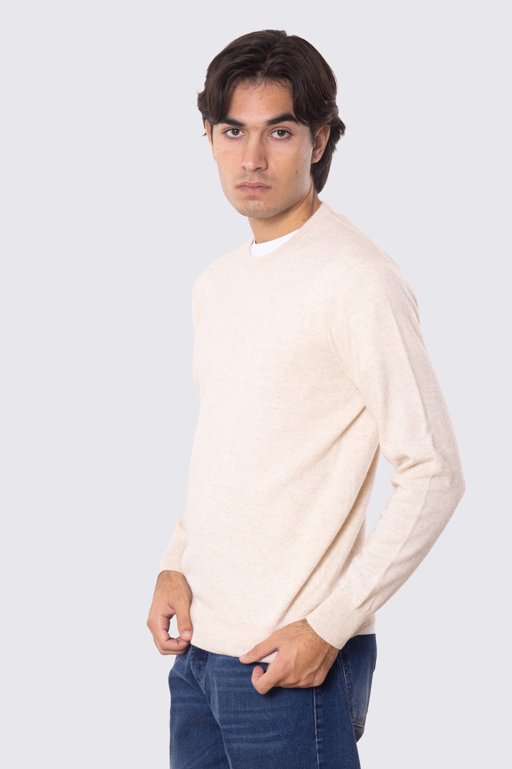 Maglione girocollo beige chiaro 100% cashmere a tubolare tinta unita con elastici sulle maniche e sul fondo Finezza 7