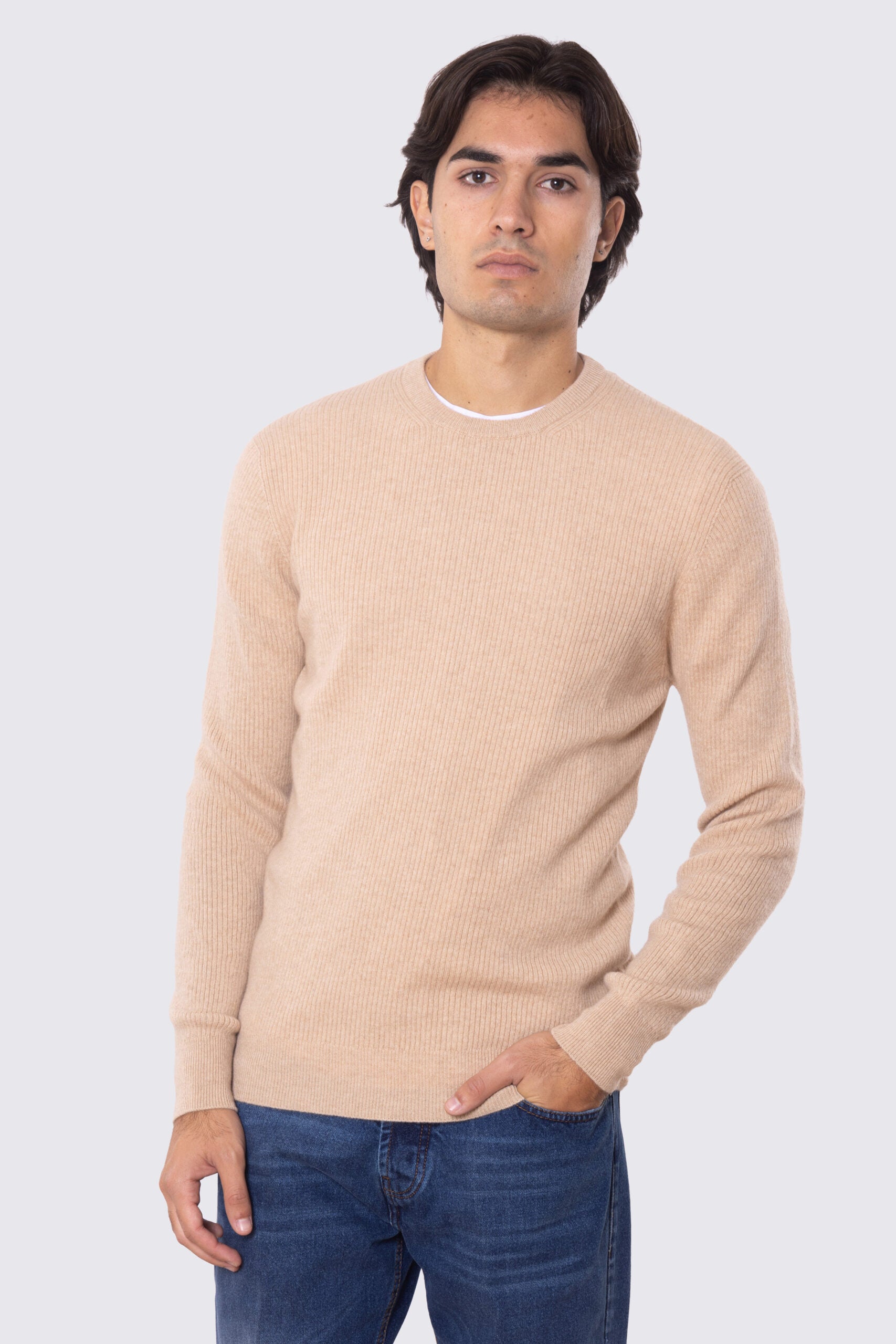 Maglione girocollo color cammello a costine strette 100% cashmere a tubolare tinta unita con elastici sulle maniche e sul fondo Finezza 12