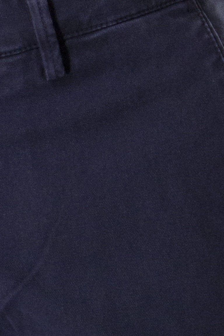 Pantalone uomo slim in cotone elastico modello tasca america chiusura zip e taschino sul davanti