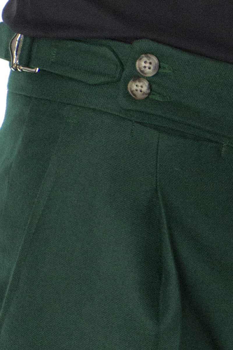 Pantaloni a vita alta uomo verde bottiglia con pinces e fibbia laterale in lana made in Italy