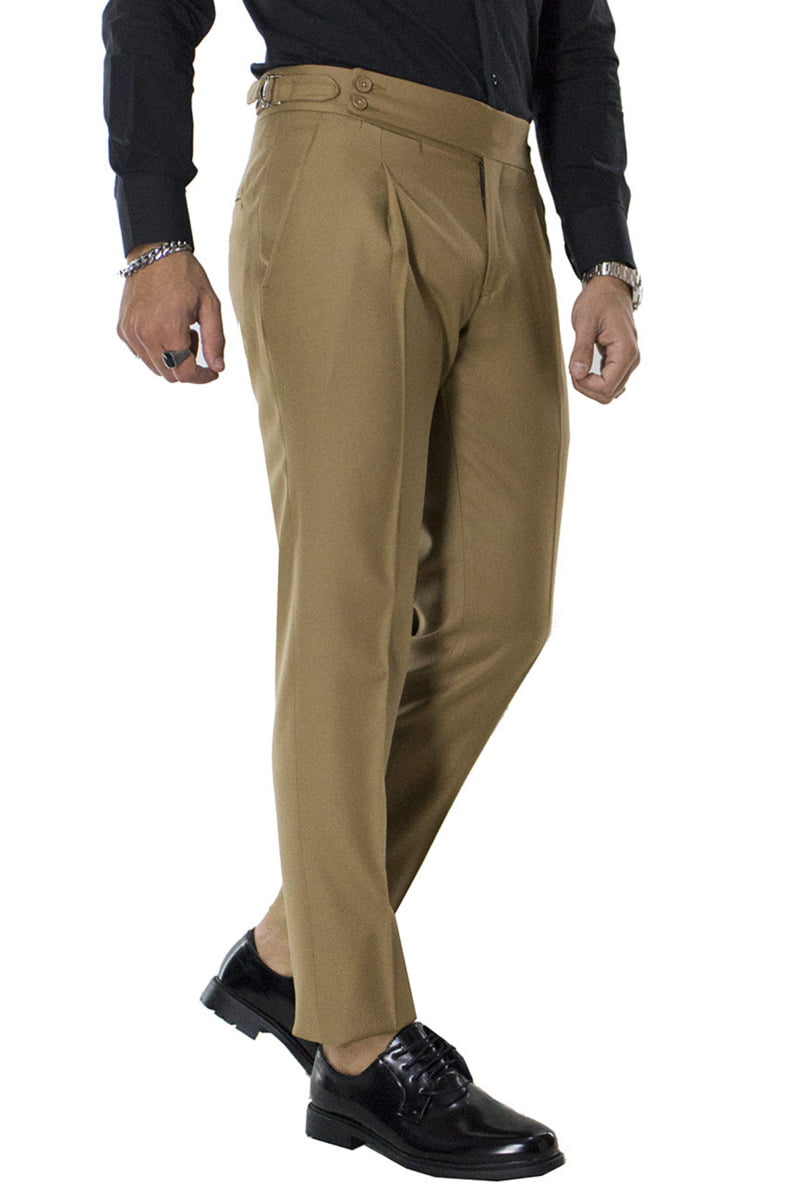 Pantaloni vita alta da uomo cammello con pinces e fibbia laterale in lana made in Italy