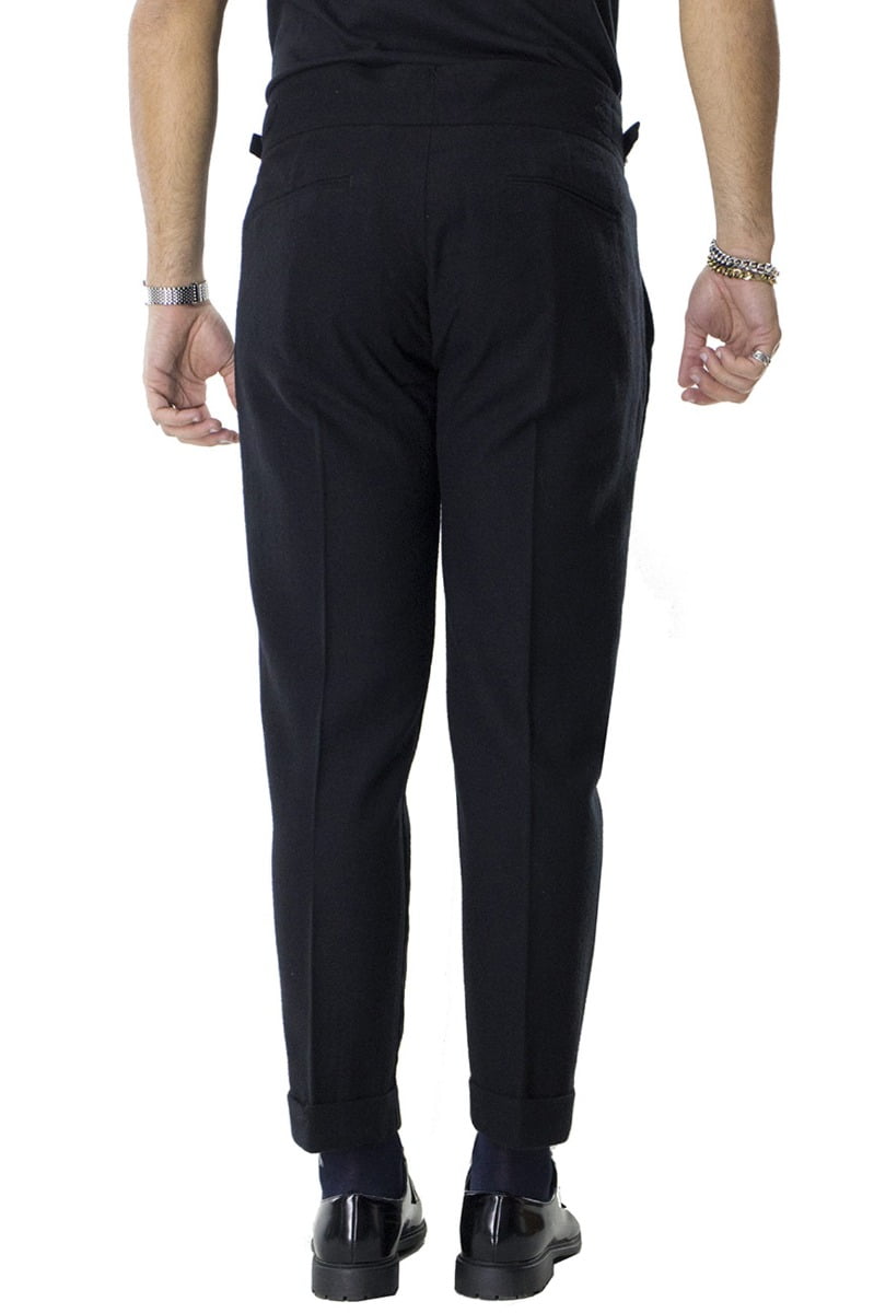 Pantalone uomo vita alta nero in lana slim fit con pinces fibbia e risvolto made in Italy