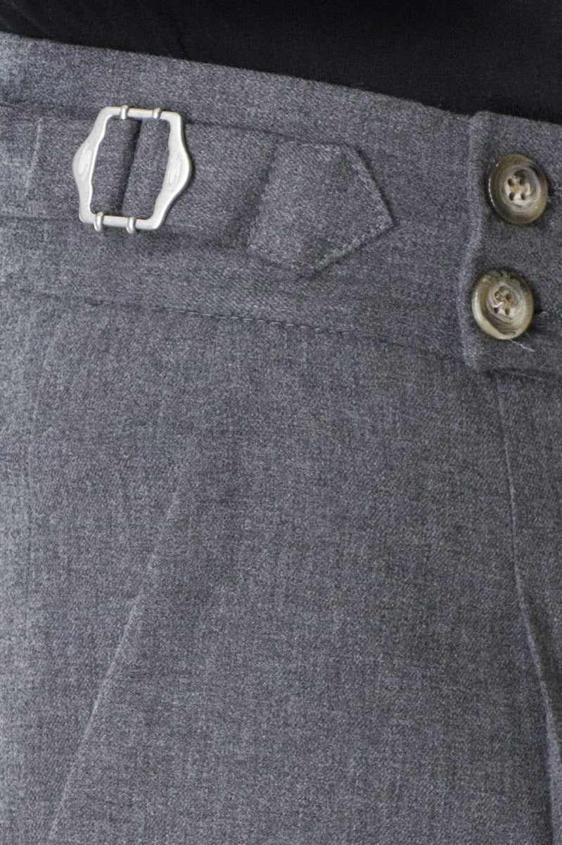 Pantaloni uomo vita alta con pinces grigio in lana slim fit fibbia e risvolto made in Italy