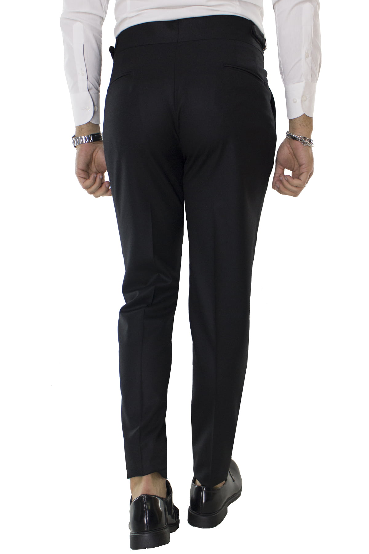 Pantalone uomo nero in lana tinta unita vita alta con pinces fibbie laterali e risvolto 4cm
