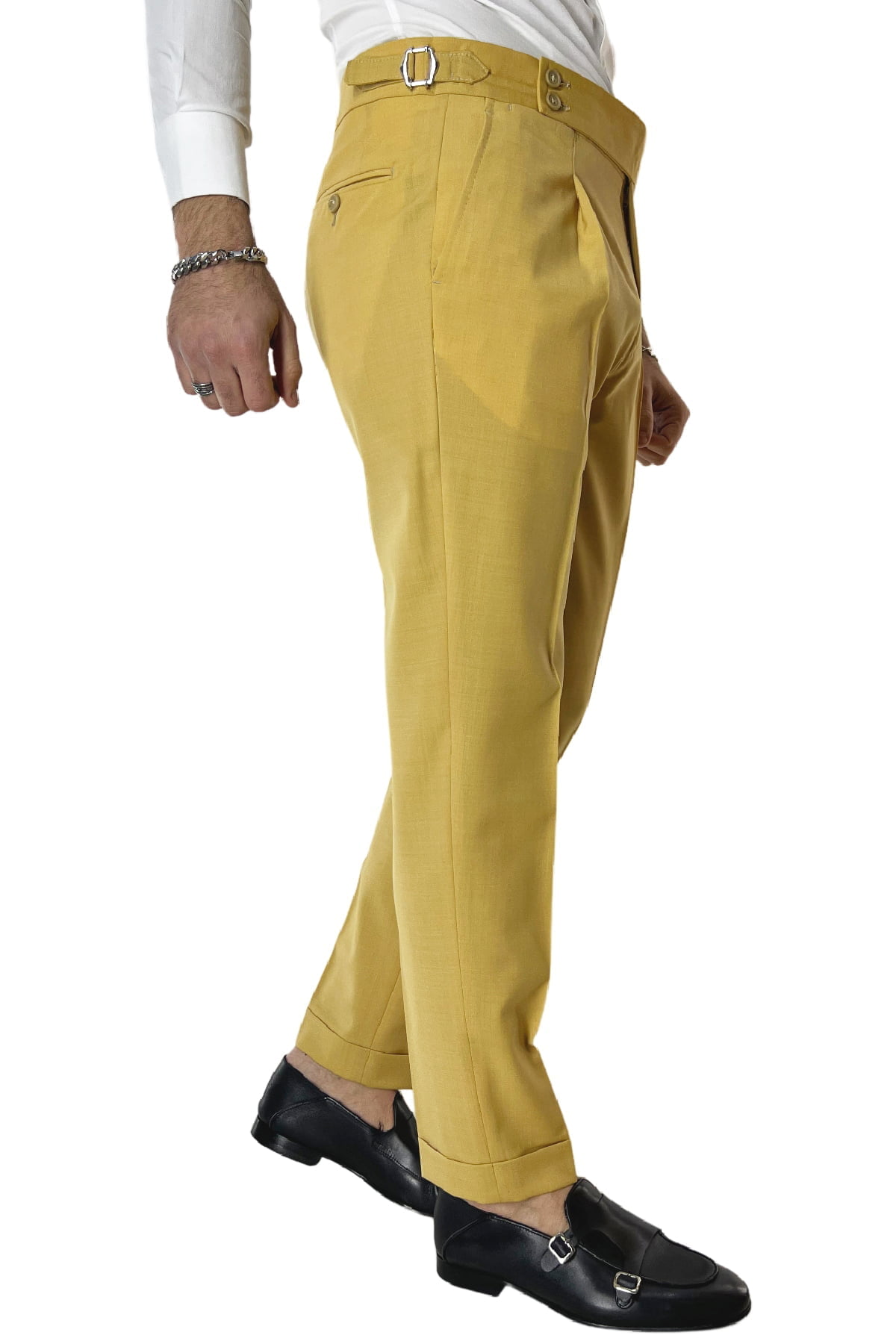 Pantalone uomo giallo in fresco lana tinta unita vita alta con pinces fibbie laterali e risvolto 4cm
