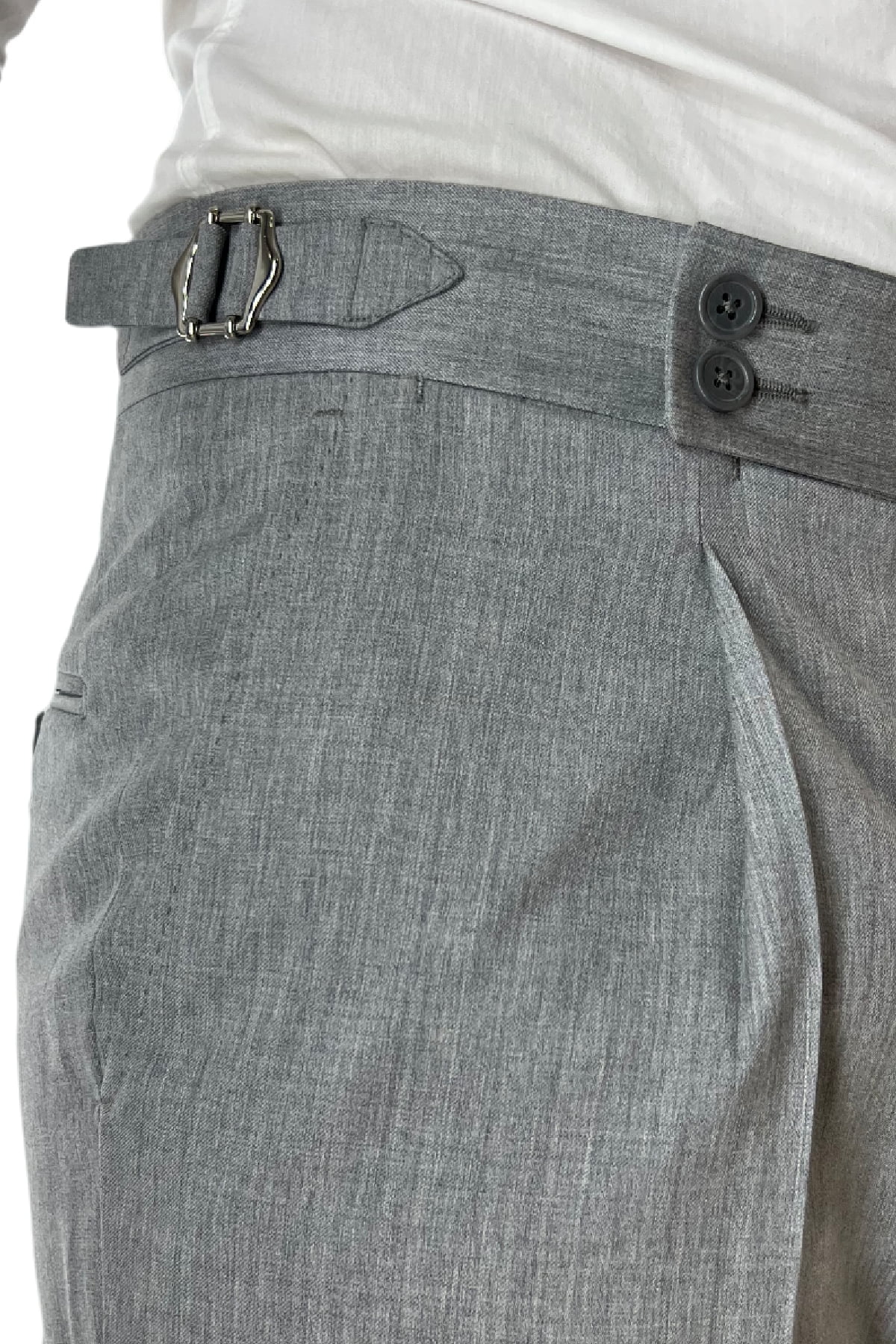 Pantalone uomo grigio chiaro fresco lana Vitale Barberis vita alta con pinces fibbie laterali e risvolto 4cm
