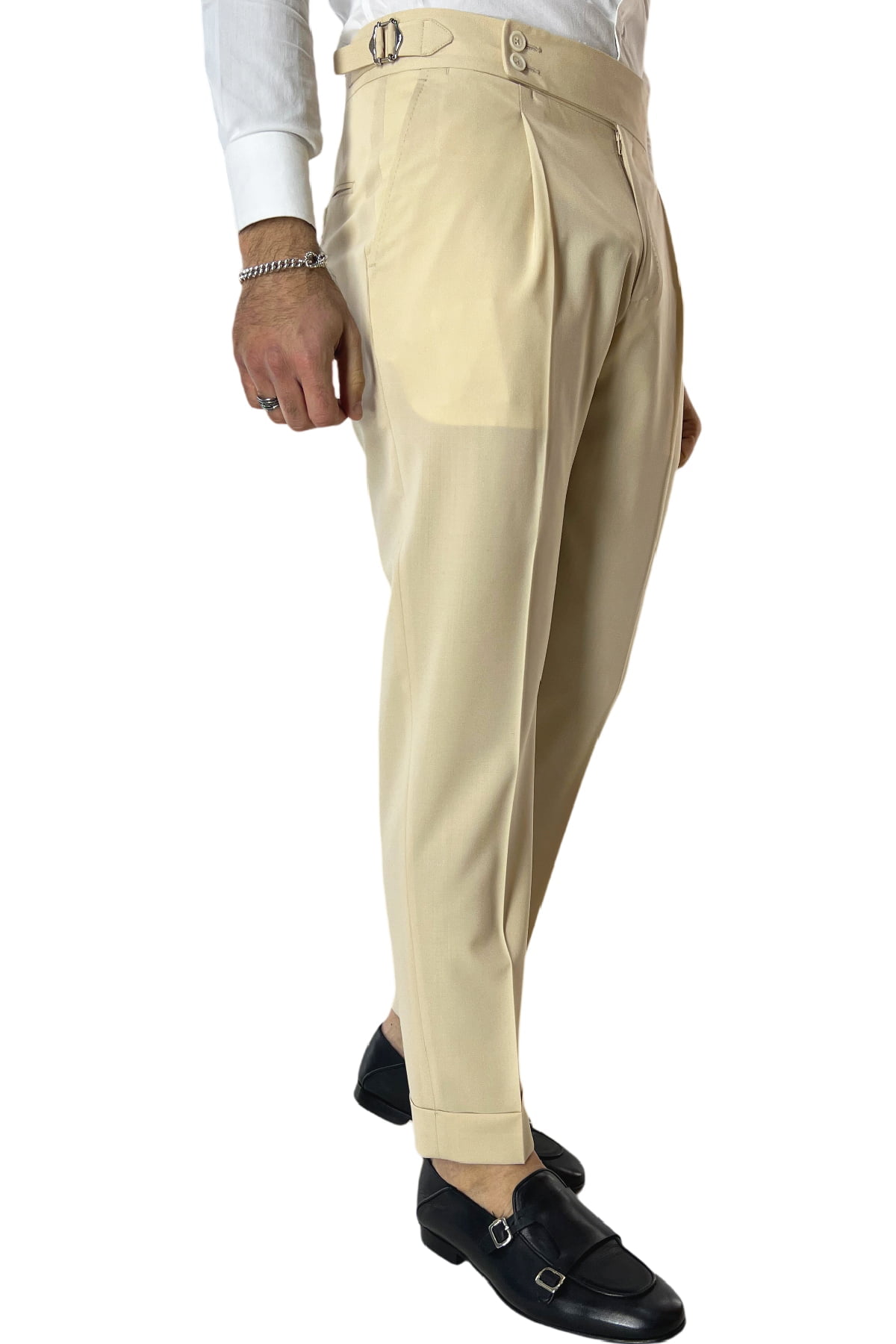 Pantalone uomo beige chiaro in fresco lana 100's Holland & Sherry vita alta con pinces fibbie laterali e risvolto 4cm