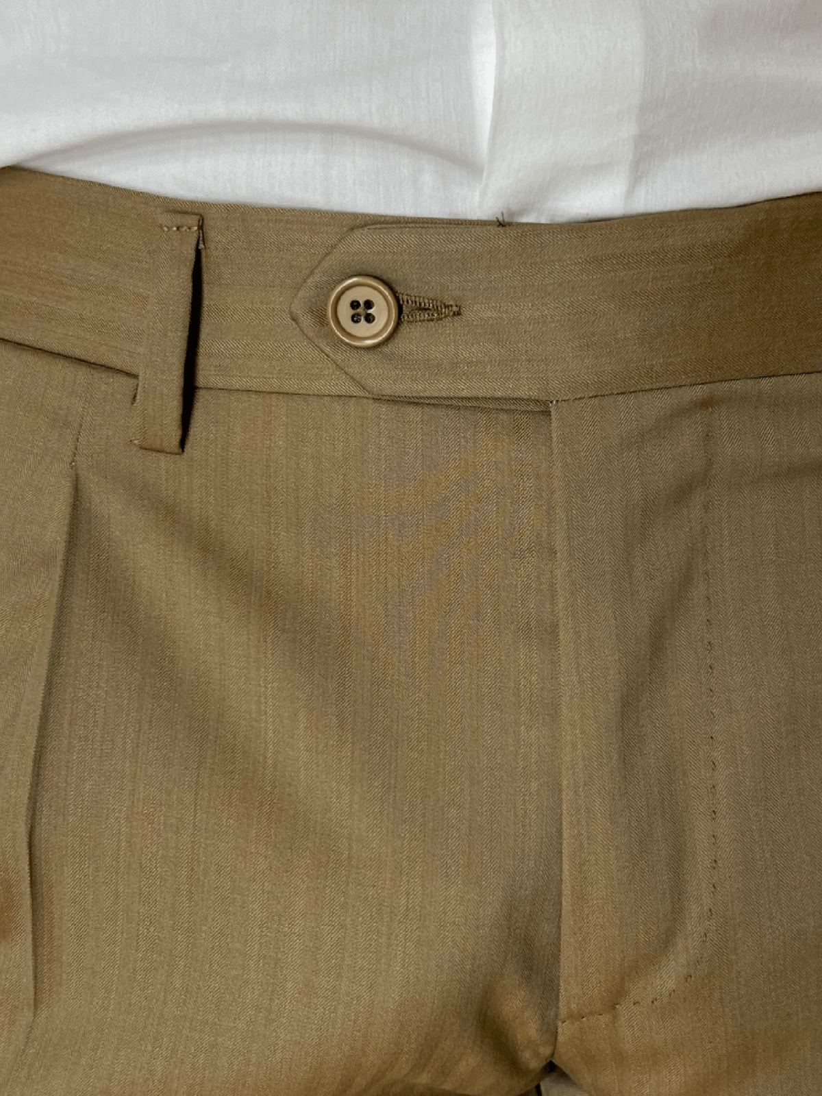 Pantalone uomo Fango Solaro in fresco lana e seta Holland & Sherry vita alta con una pinces e risvolto 4cm