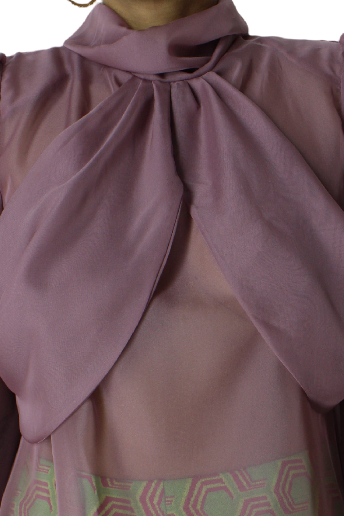 Blusa donna in chiffon con collo anello morbido con pannelli incrocio avanti e spalline