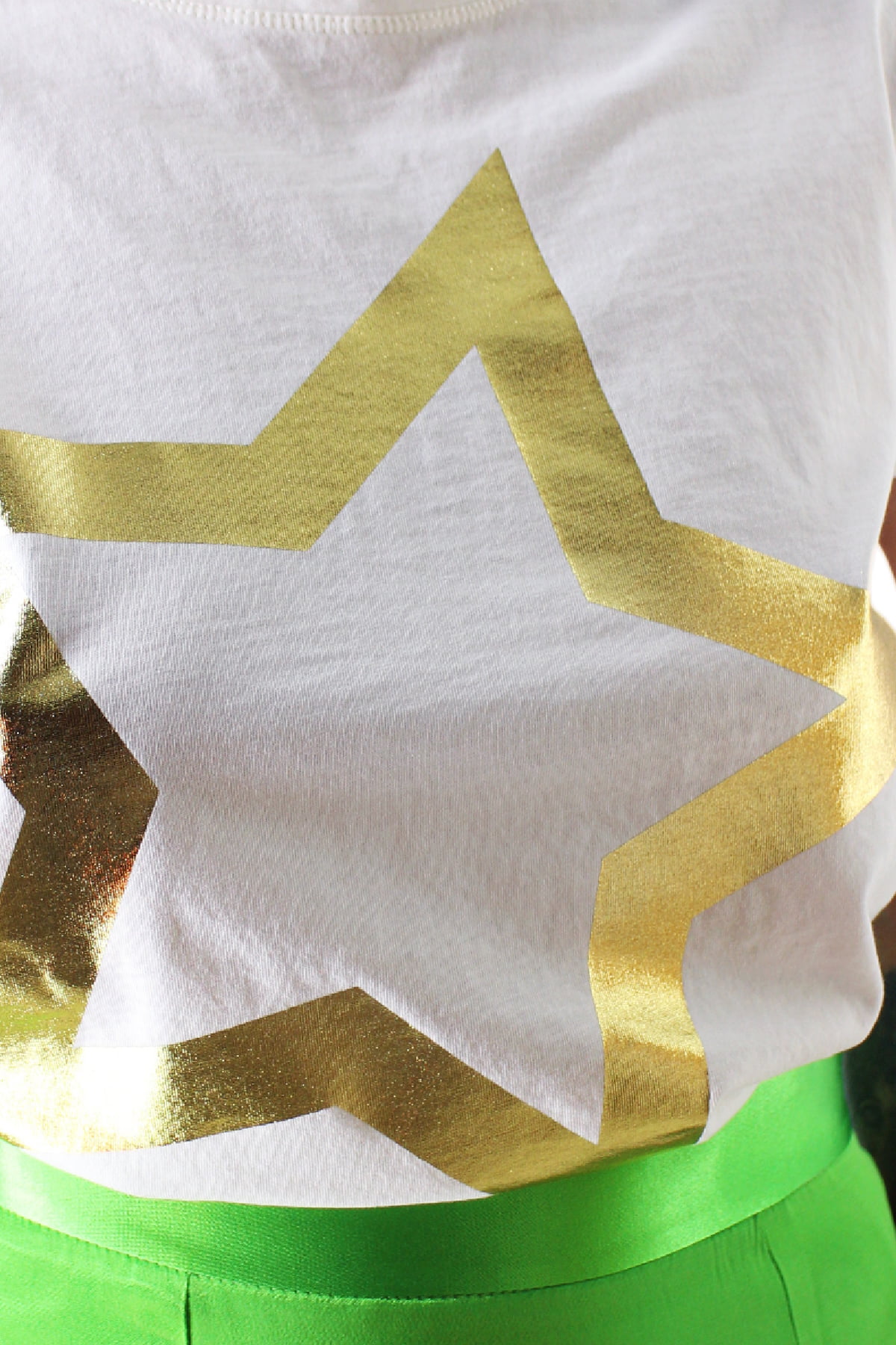 T-shirt donna in cotone oversize girocollo vestibilita oversize logo stella materiale metal oro