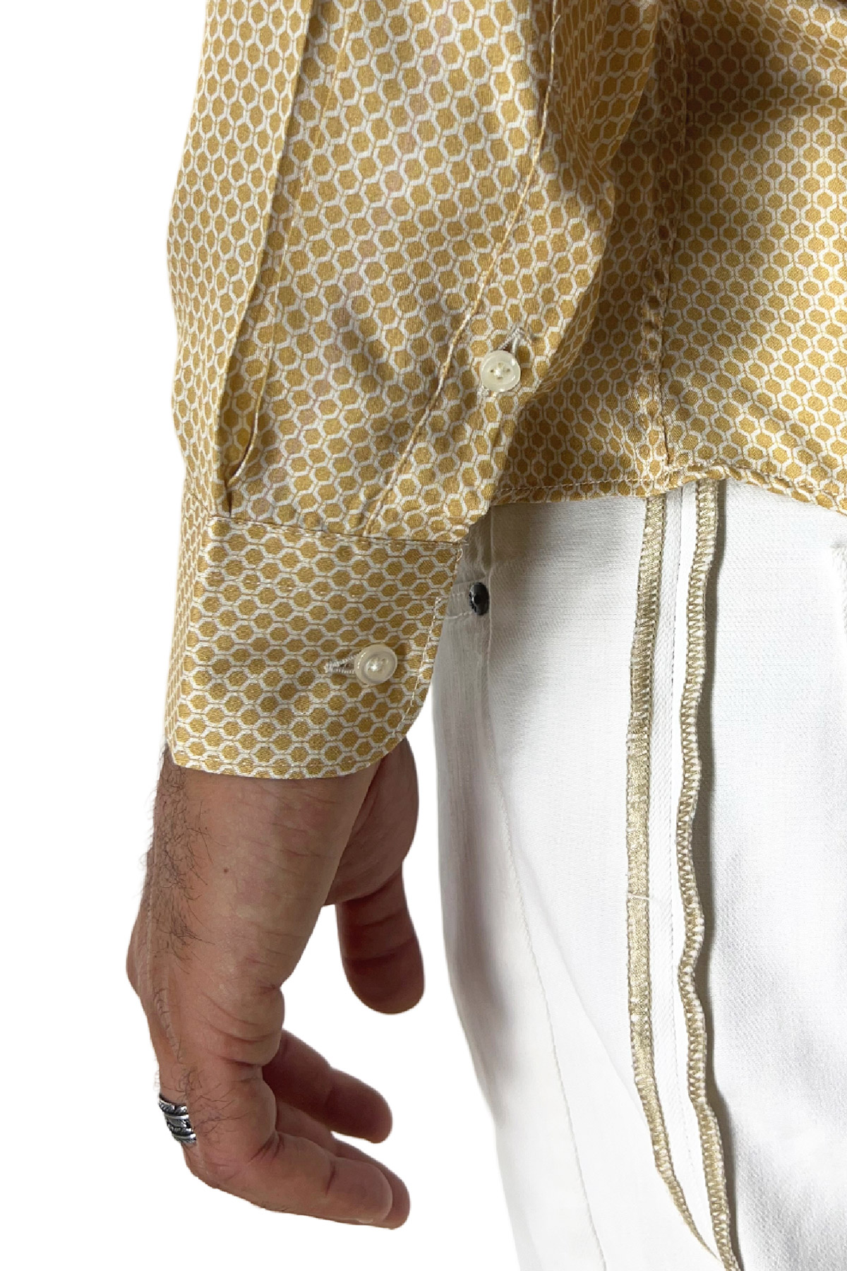 Camicia Uomo In Viscosa fantasia esagonale beige vestibilita comoda Collo Italiano