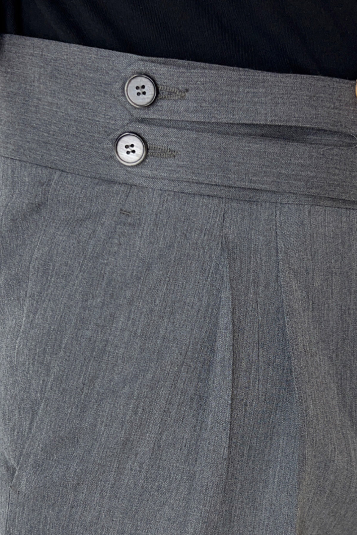 Pantalone uomo grigio medio vita alta modello biforcato in fresco lana super 130's Holland & Sherry