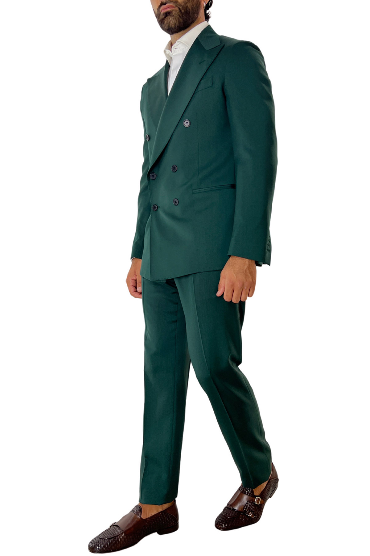 Abito uomo con giacca doppiopetto verde bottiglia in fresco lana super 130’s con rever a lancia larga e pantalone vita alta con fibbie