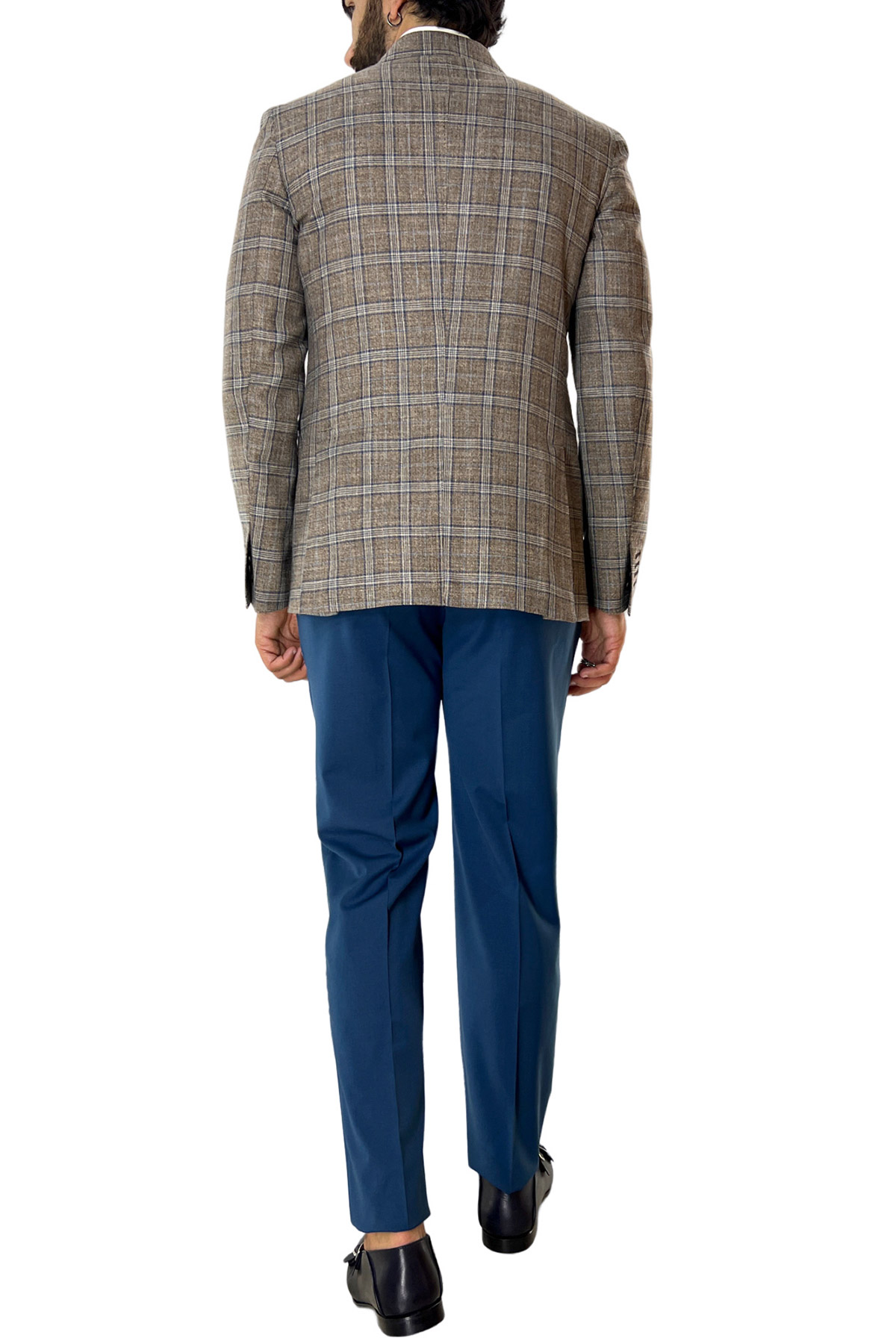Abito uomo spezzato con giacca doppiopetto marrone fantasia quadri e pantalone petrolio vita alta con fibbie Carillo Moda Abbigliamento uomo e donna scarpe e accessori