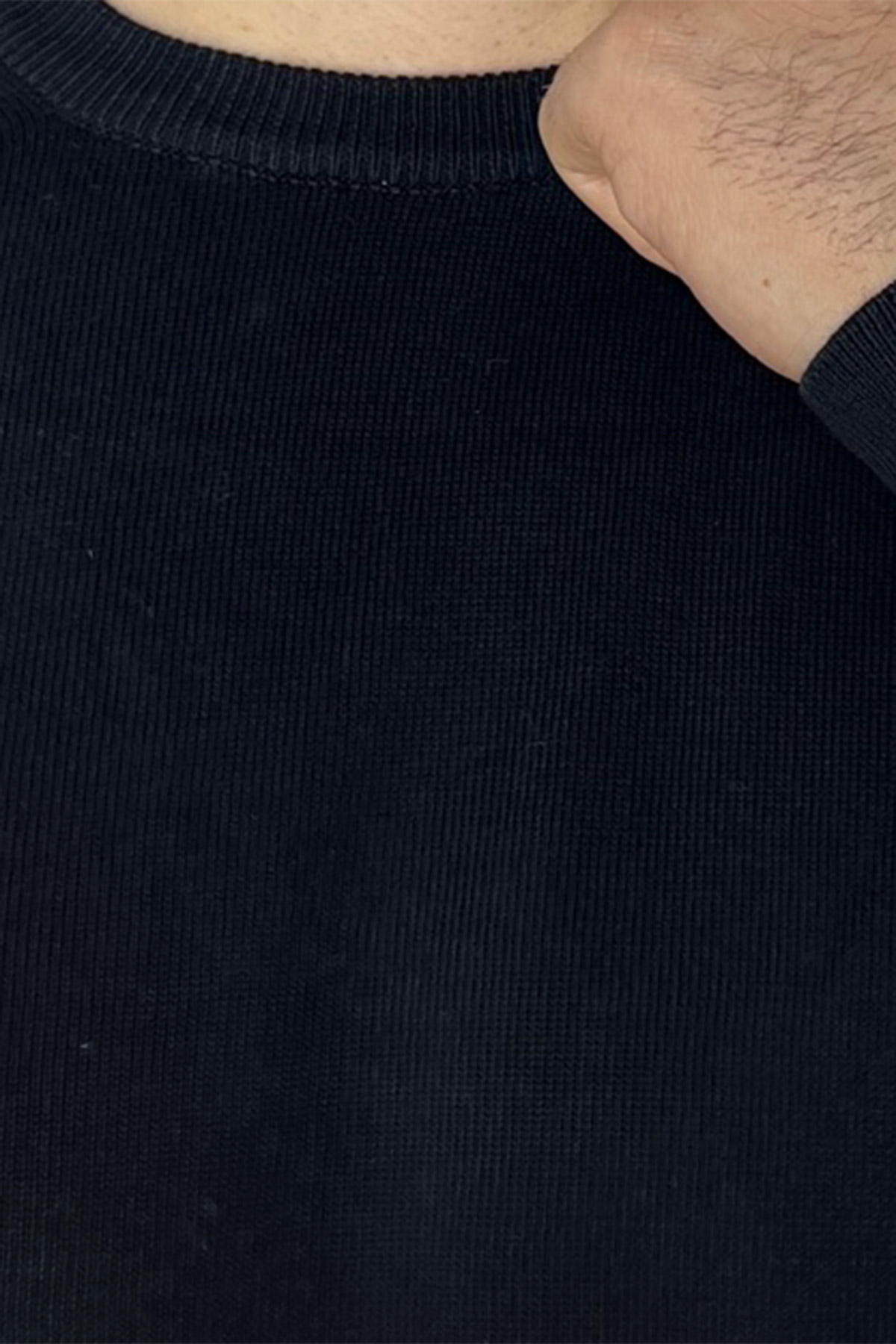 Maglioncino da uomo nero maniche lunghe 100% cotone di filo tinta unita