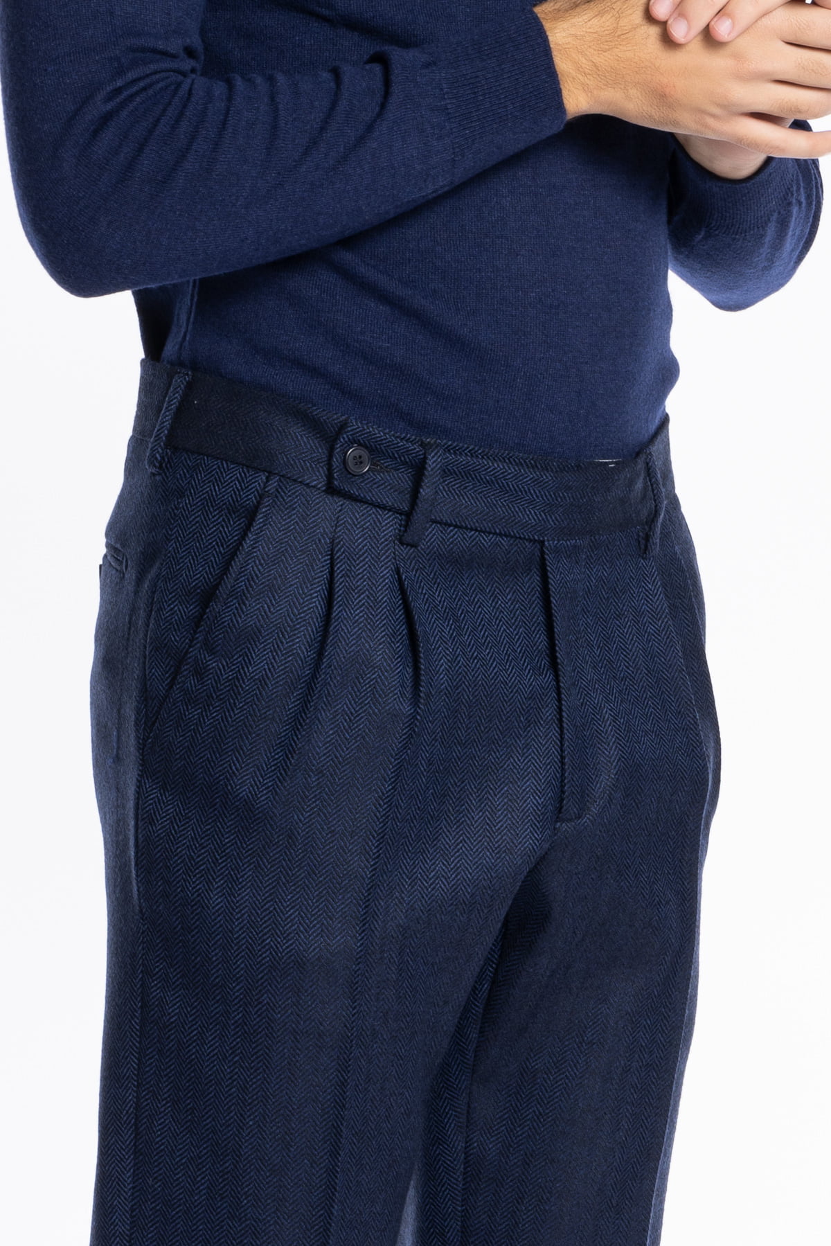 Abito uomo blu spigato con giacca Doppiopetto Rever a lancia e pantalone cinturino prolungato doppia pinces in lana flanella 100% Bristol Tessuti Napoli