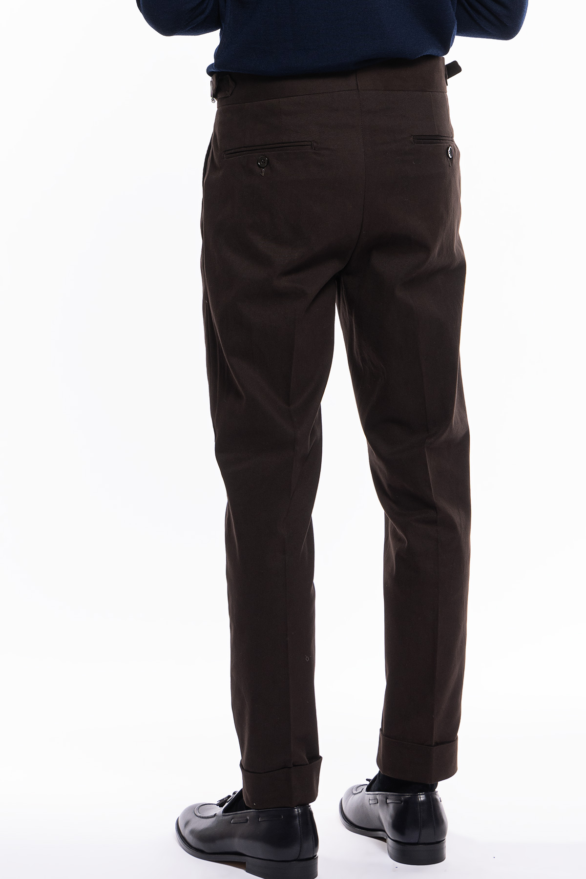 Pantalone uomo marrone vita alta tasca america in cotone con doppia pinces e fibbie laterali