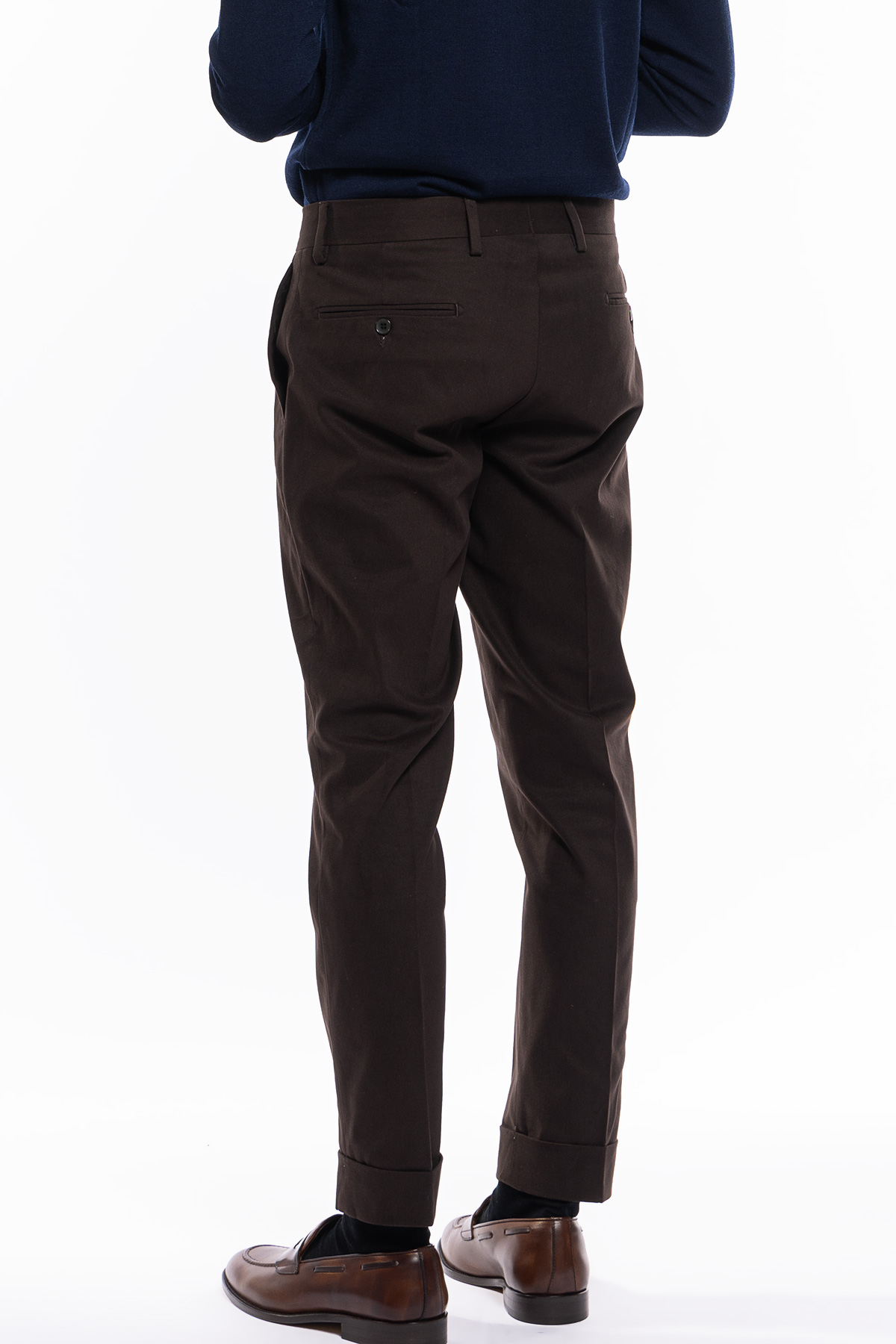 Pantalone uomo marrone tasca america in cotone slim fit con risvolto di 5cm