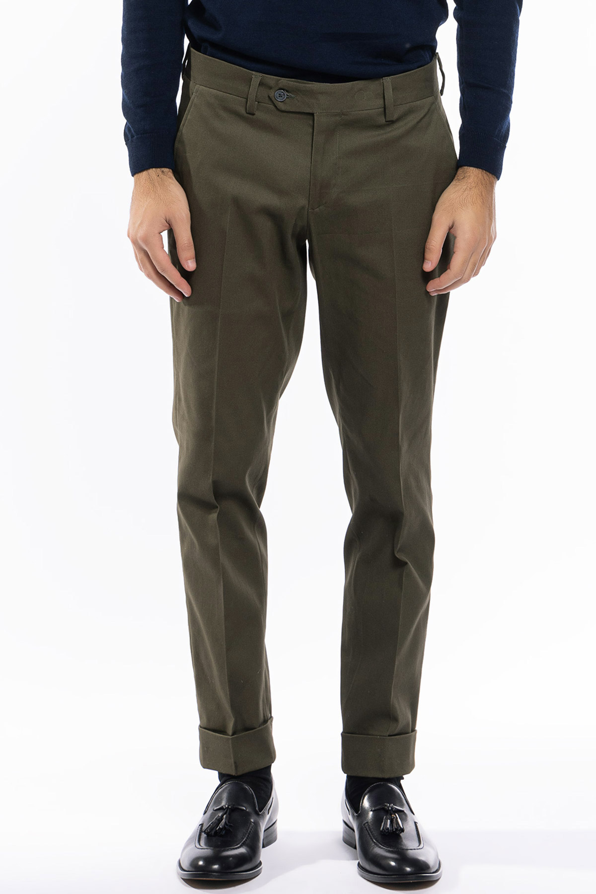 Pantalone uomo verde militare tasca america in cotone slim fit con risvolto di 5cm