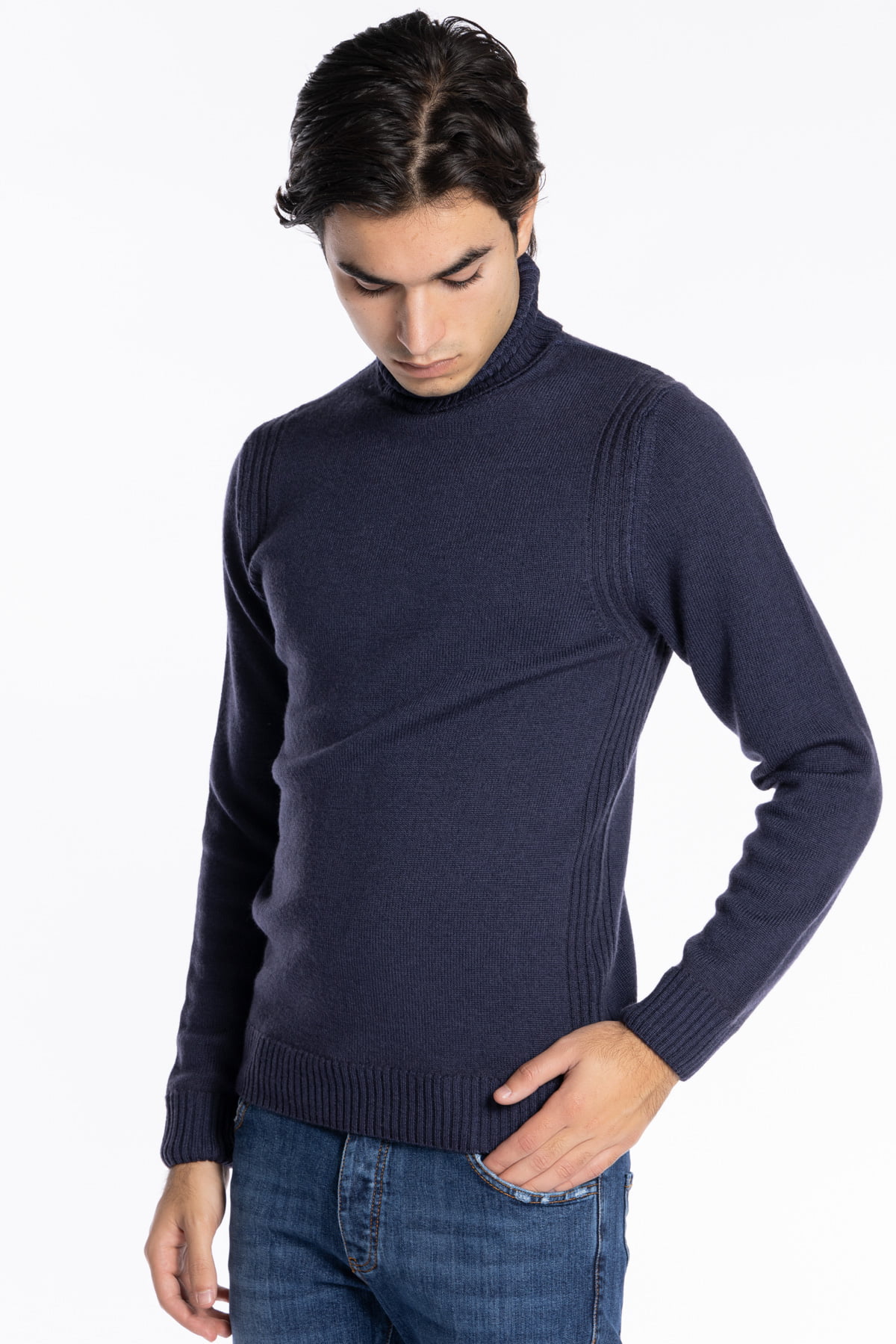Maglione da uomo collo alto Blu pura lana con trame interne ai lati maniche lunghe