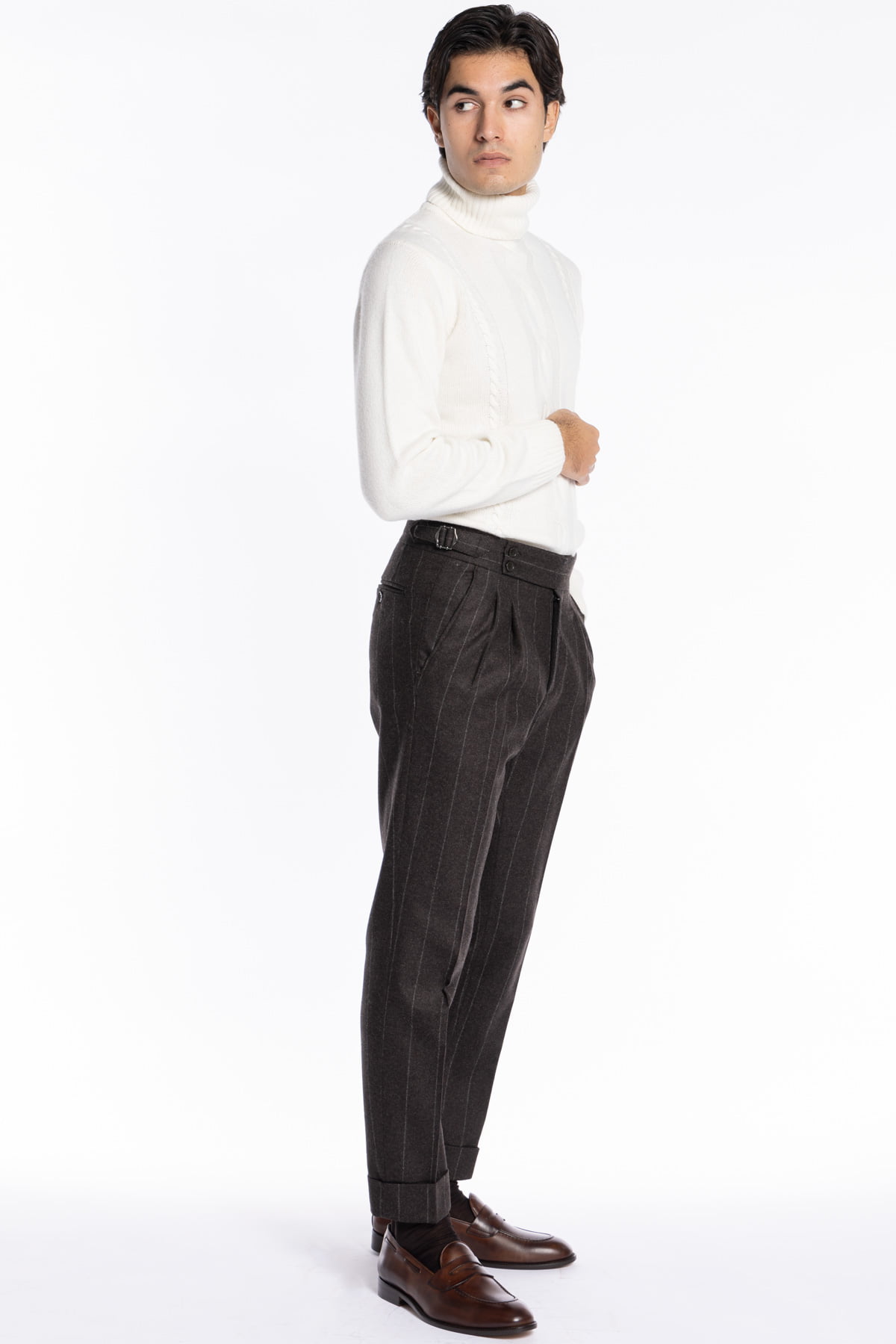 Pantalone uomo marrone gessato vita alta tasca america in lana flanella Vitale Barberis Canonico con doppia pinces e fibbie laterali regolabili