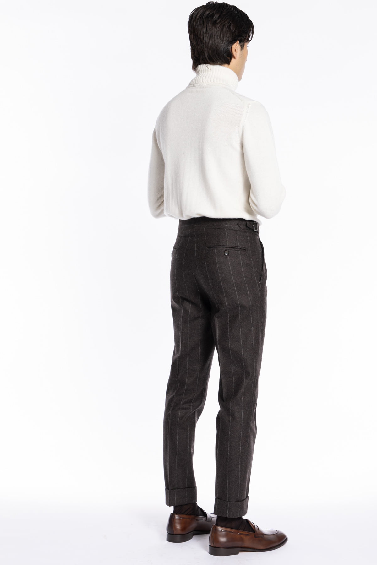 Pantalone uomo marrone gessato vita alta tasca america in lana flanella Vitale Barberis Canonico con doppia pinces e fibbie laterali regolabili