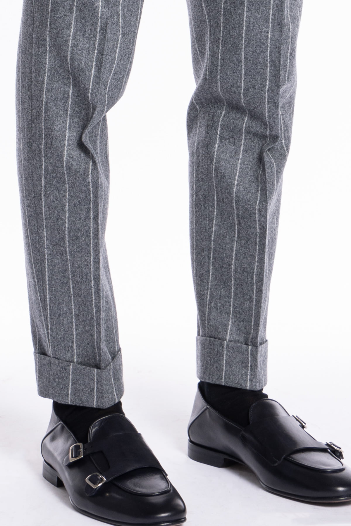 Pantalone uomo grigio chiaro gessato vita alta tasca america in lana flanella Vitale Barberis Canonico con doppia pinces e fibbie laterali regolabili