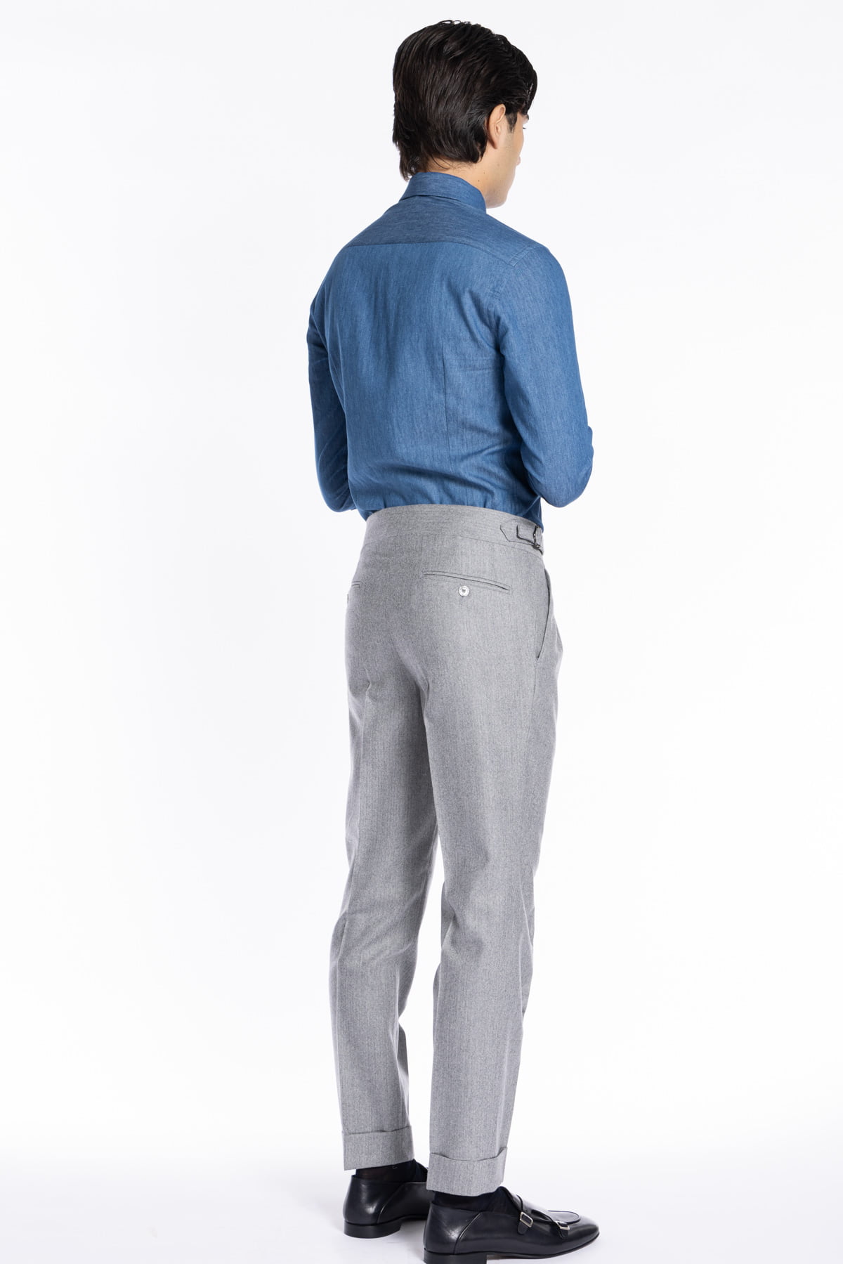 Pantalone uomo grigio spigato vita alta tasca america in lana flanella Holland & Sherry con doppia pinces e fibbie laterali regolabili