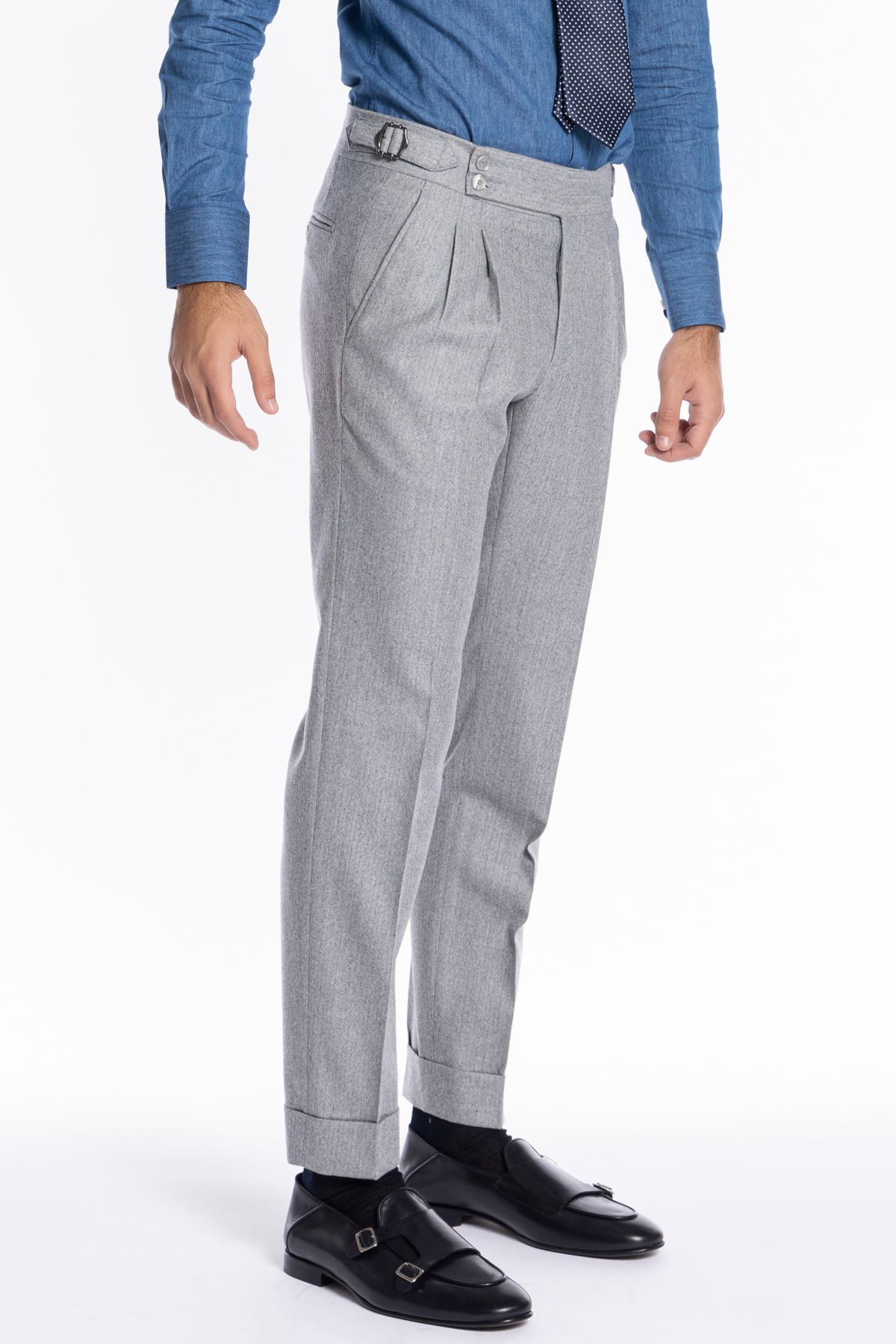 Pantalone uomo grigio spigato vita alta tasca america in lana flanella Holland & Sherry con doppia pinces e fibbie laterali regolabili