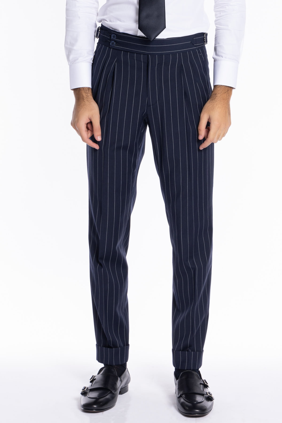 Pantalone uomo blu gessato vita alta tasca america in fresco lana misto con doppia pinces e fibbie laterali regolabili