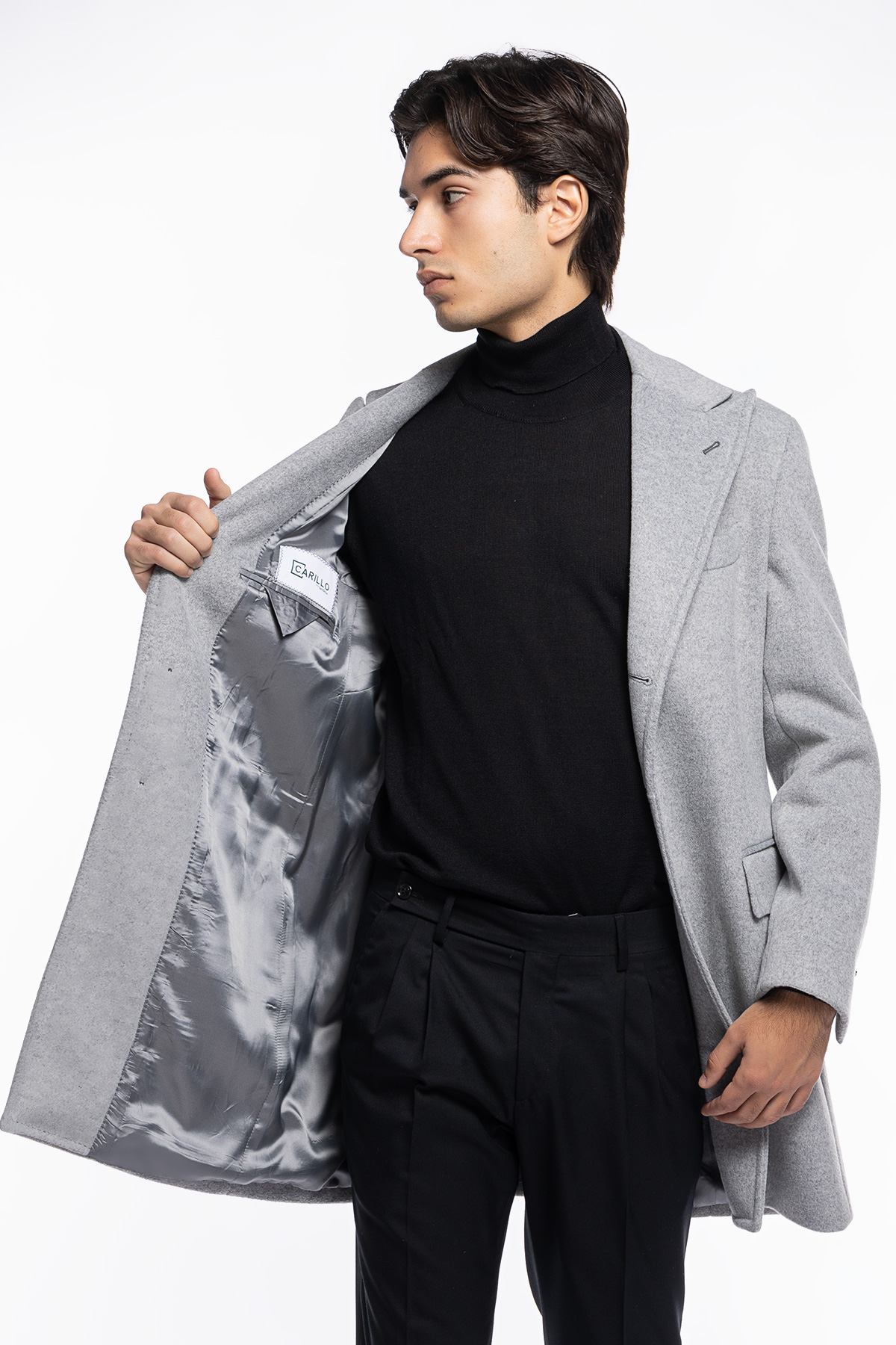 Cappotto uomo grigio chiaro monopetto con martingala sul retro e tasche a filo con pattina
