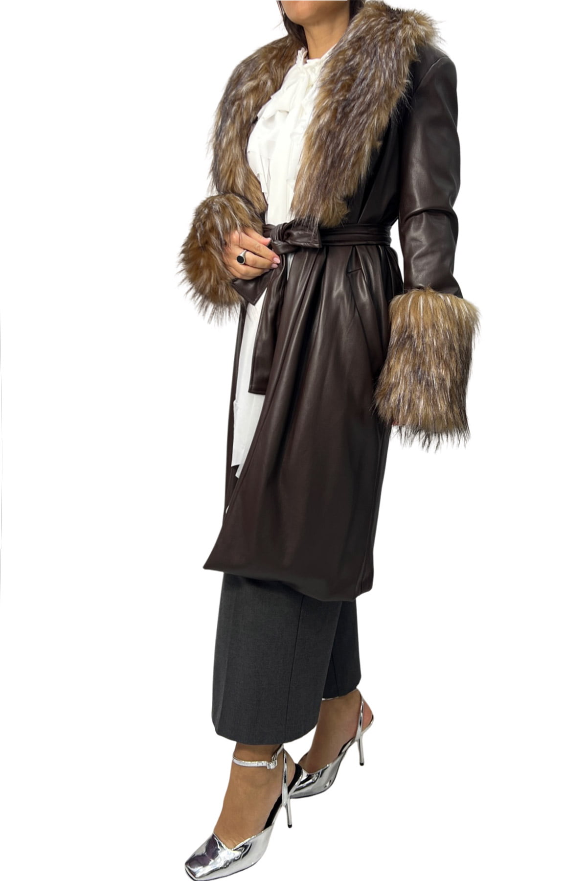 Cappotto donna midi in ecopelle con dettaglio collo e polsi in eco pelliccia pelo lungo