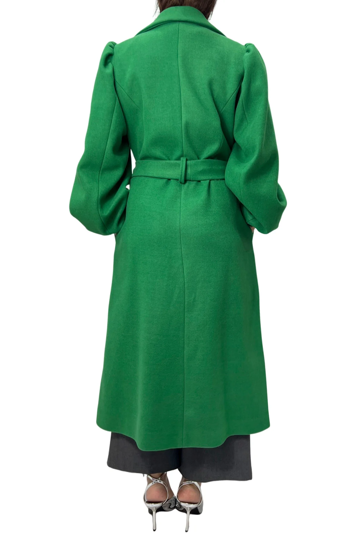 Cappotto donna lunghezza media con manica over a palloncino e cintura in tessuto integrata