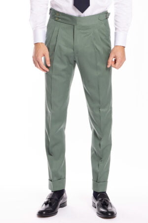 Pantalone uomo verde salvia in fresco lana super 130's Bristol tessuti Napoli vita alta con fibbie laterali e doppia pinces